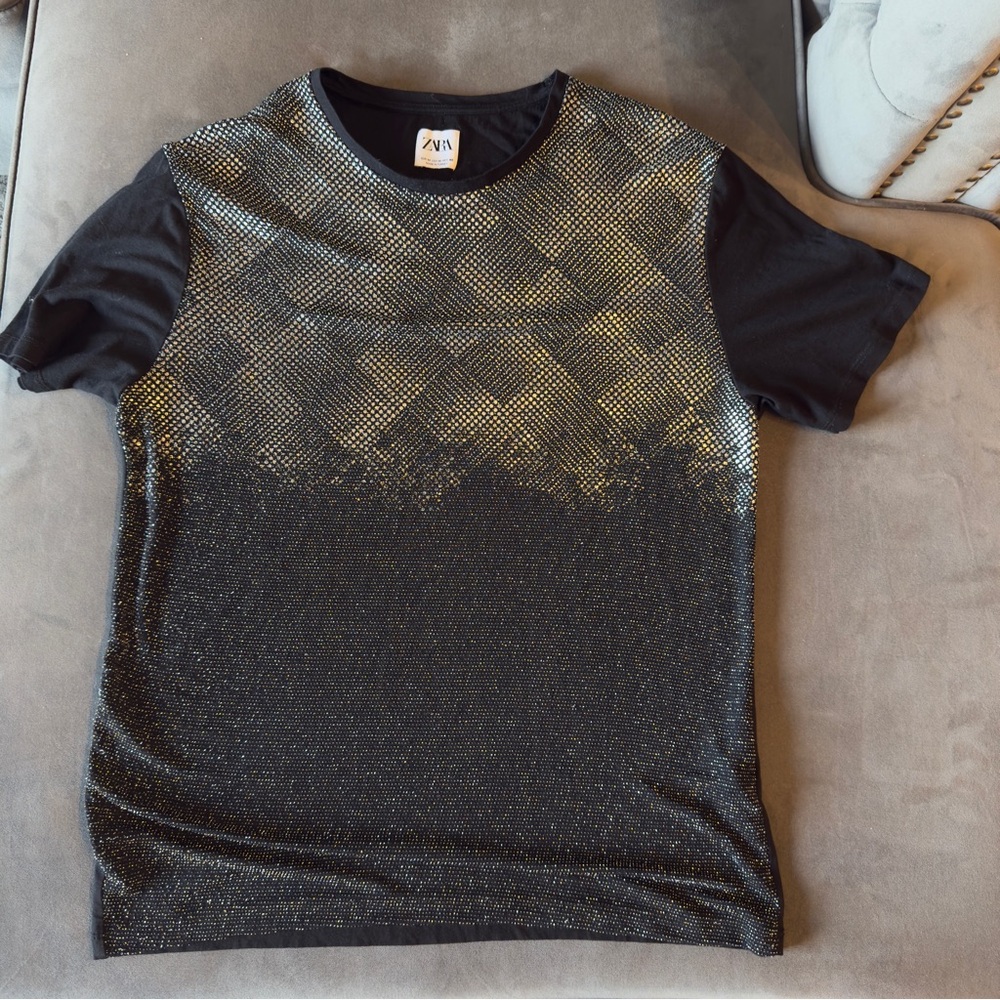 Zara Men’s Black T-Shirt - size medium